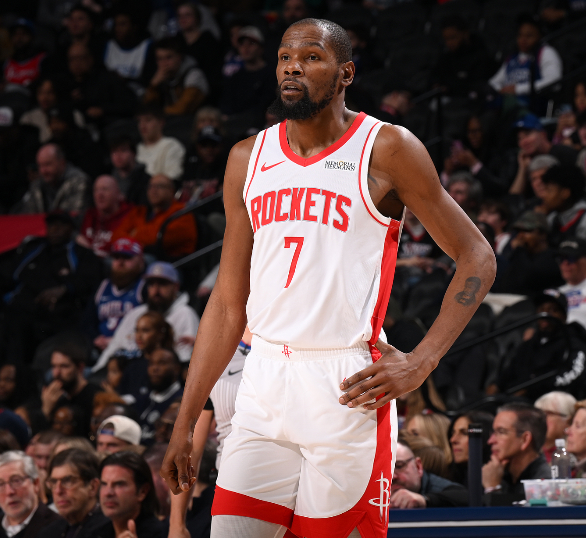 开云-两续命三分打铁+致命失误！杜兰特鏖战44分钟累瘫 轰36+7显悲凉