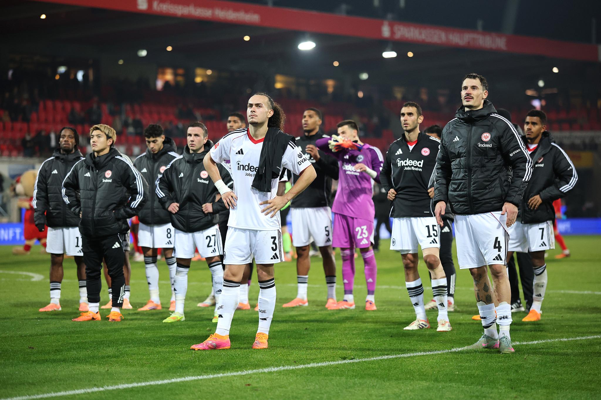 开云体育下载-沮丧的法兰克福球员深度剖析