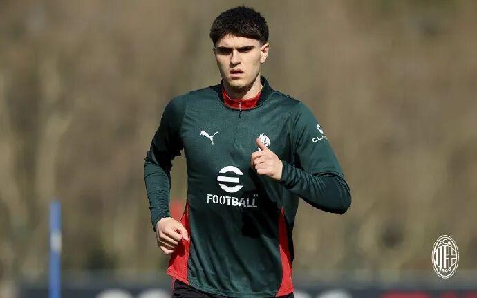 kaiyun-意媒丨巴特萨吉不行就埃斯图皮尼安