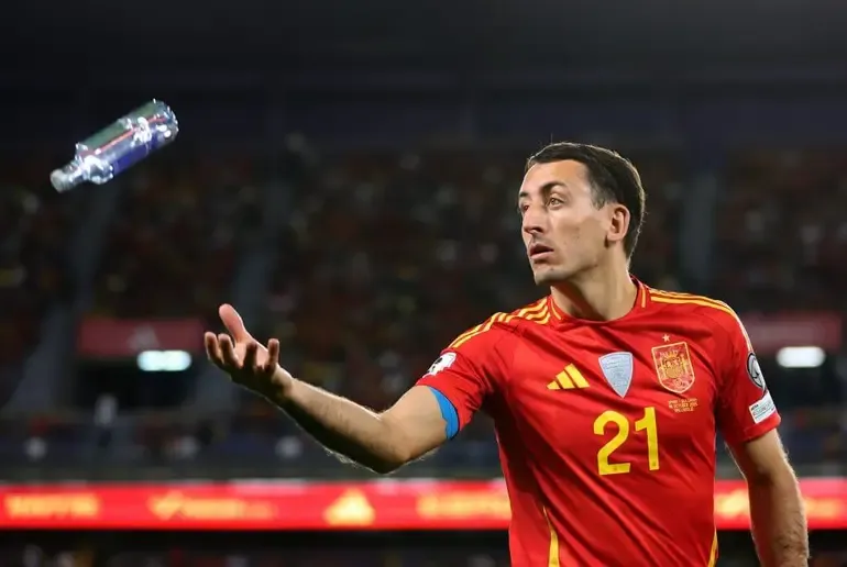 开云电脑版-TA独家：FIFA世界杯期间不许球迷带水瓶进场，引发巨大争议
